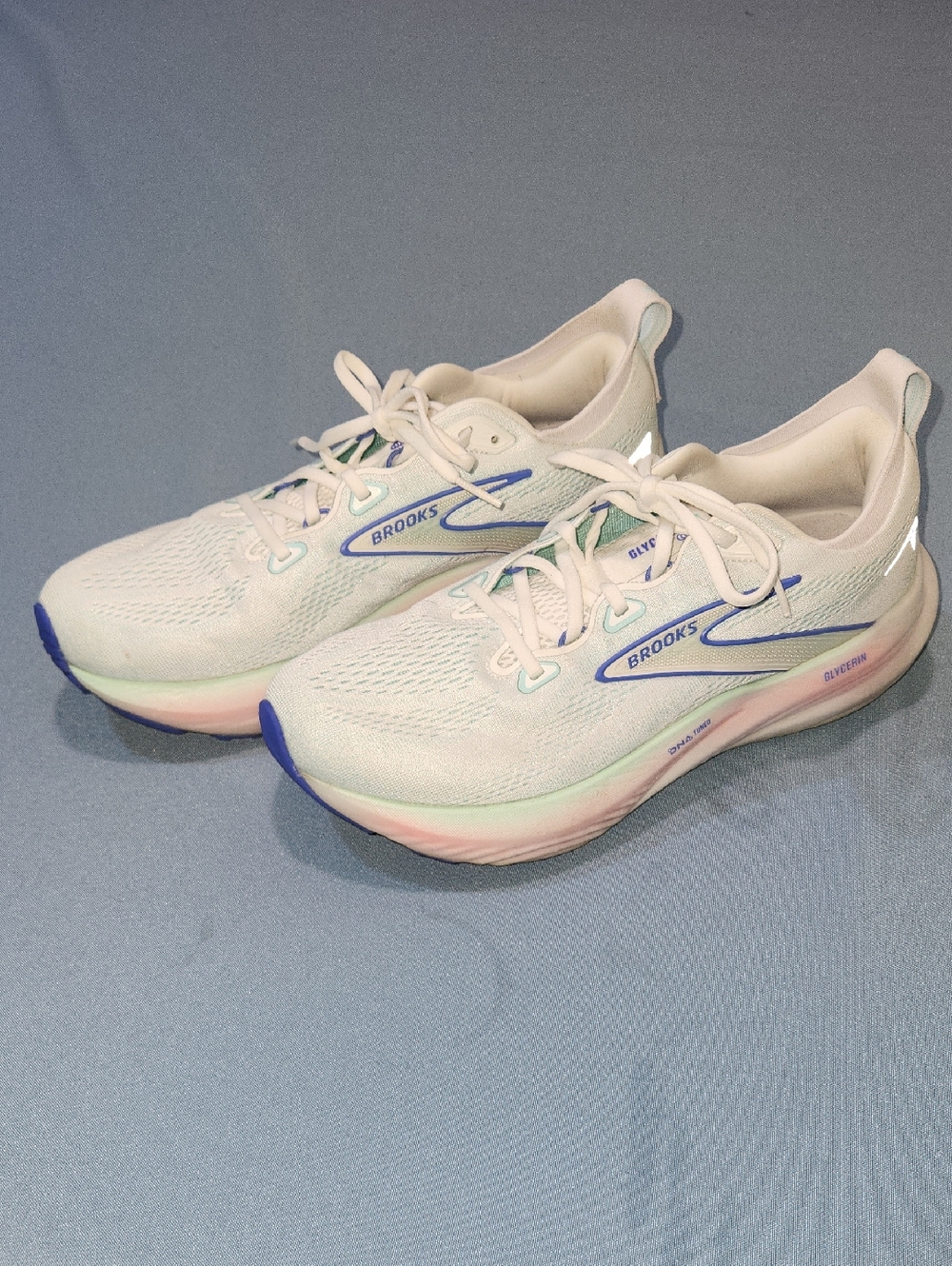 Womens Brooks Glycerin 22 Running Shoes. Size 11.